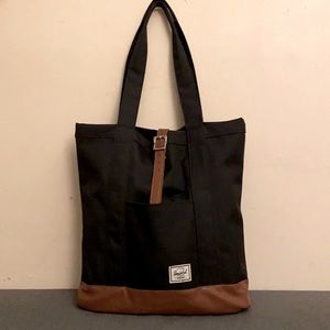 NWOT Herschel Market Tote Bag in Black and Tan!